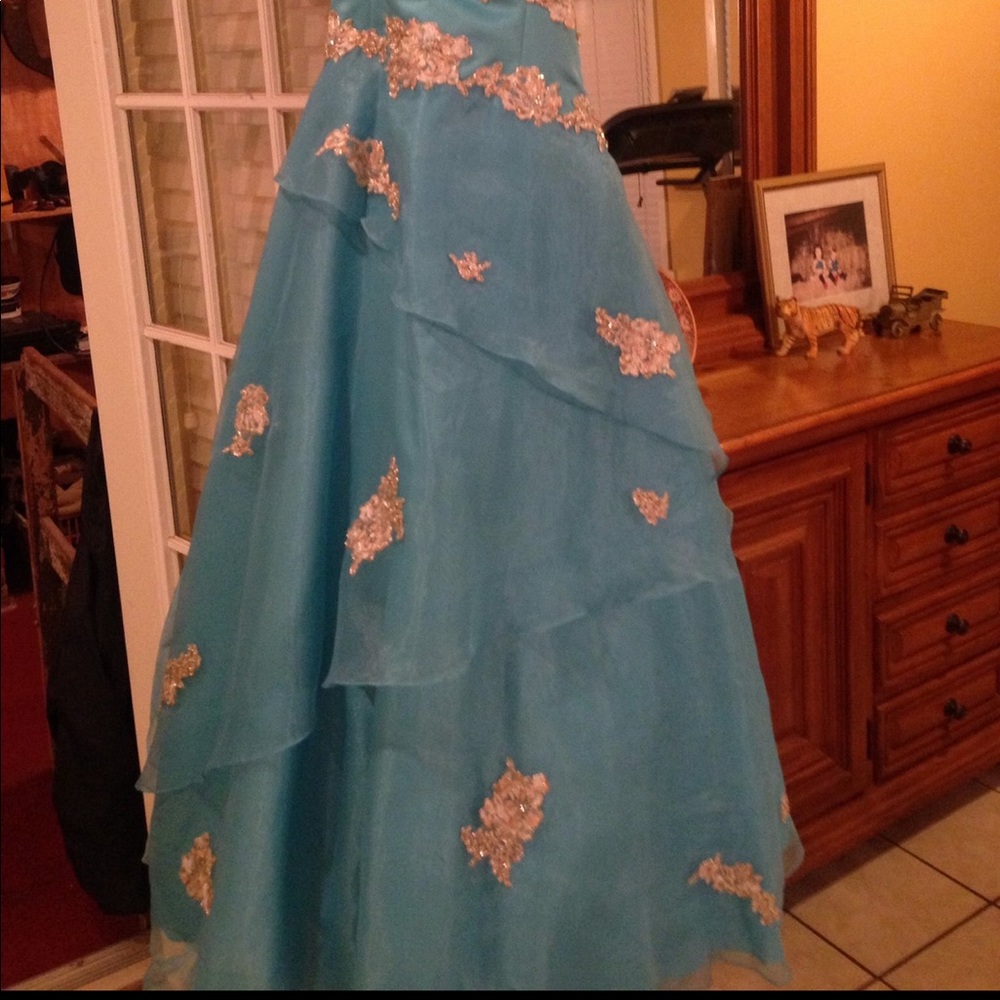 Dress - Picture 2 of 2